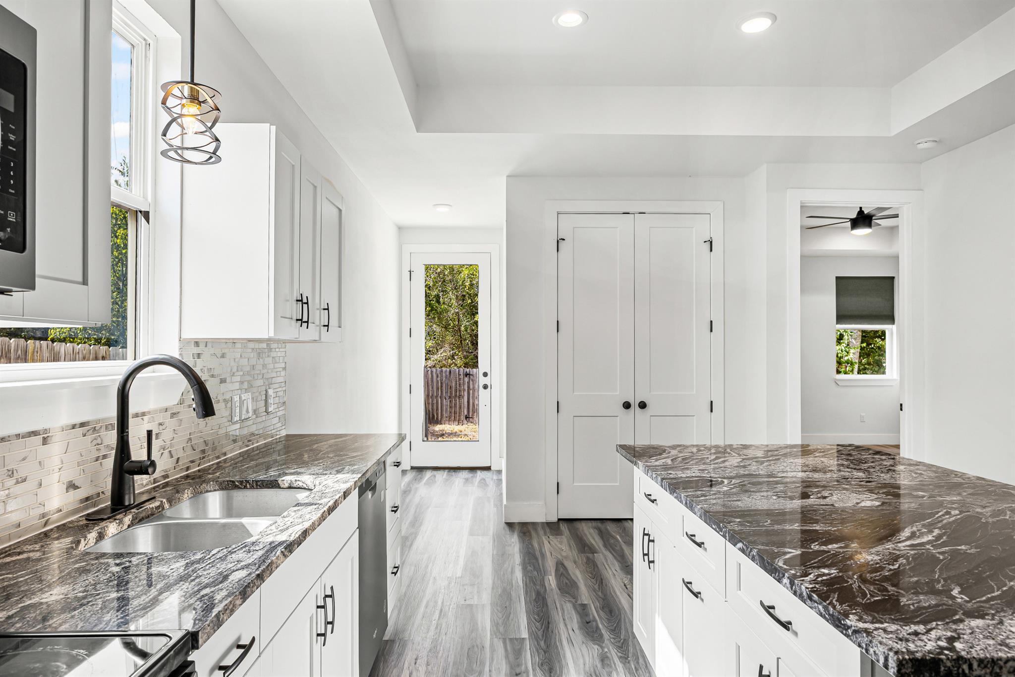 813 Chihuahua St, Lockhart, TX 78644