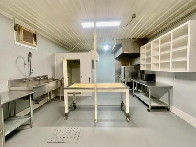 1102 Beech St, Taylor, TX 76574