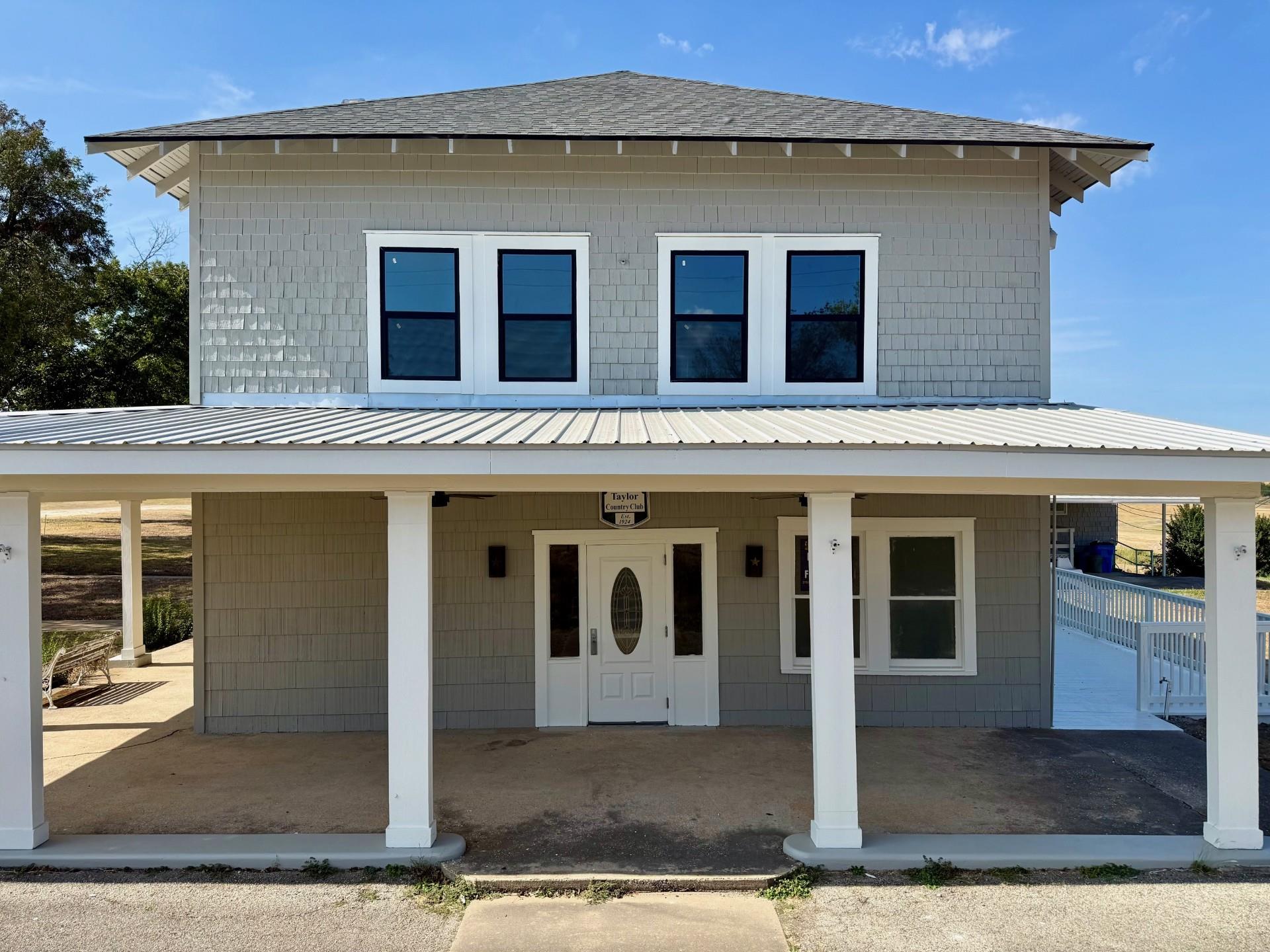 1102 Beech St, Taylor, TX 76574