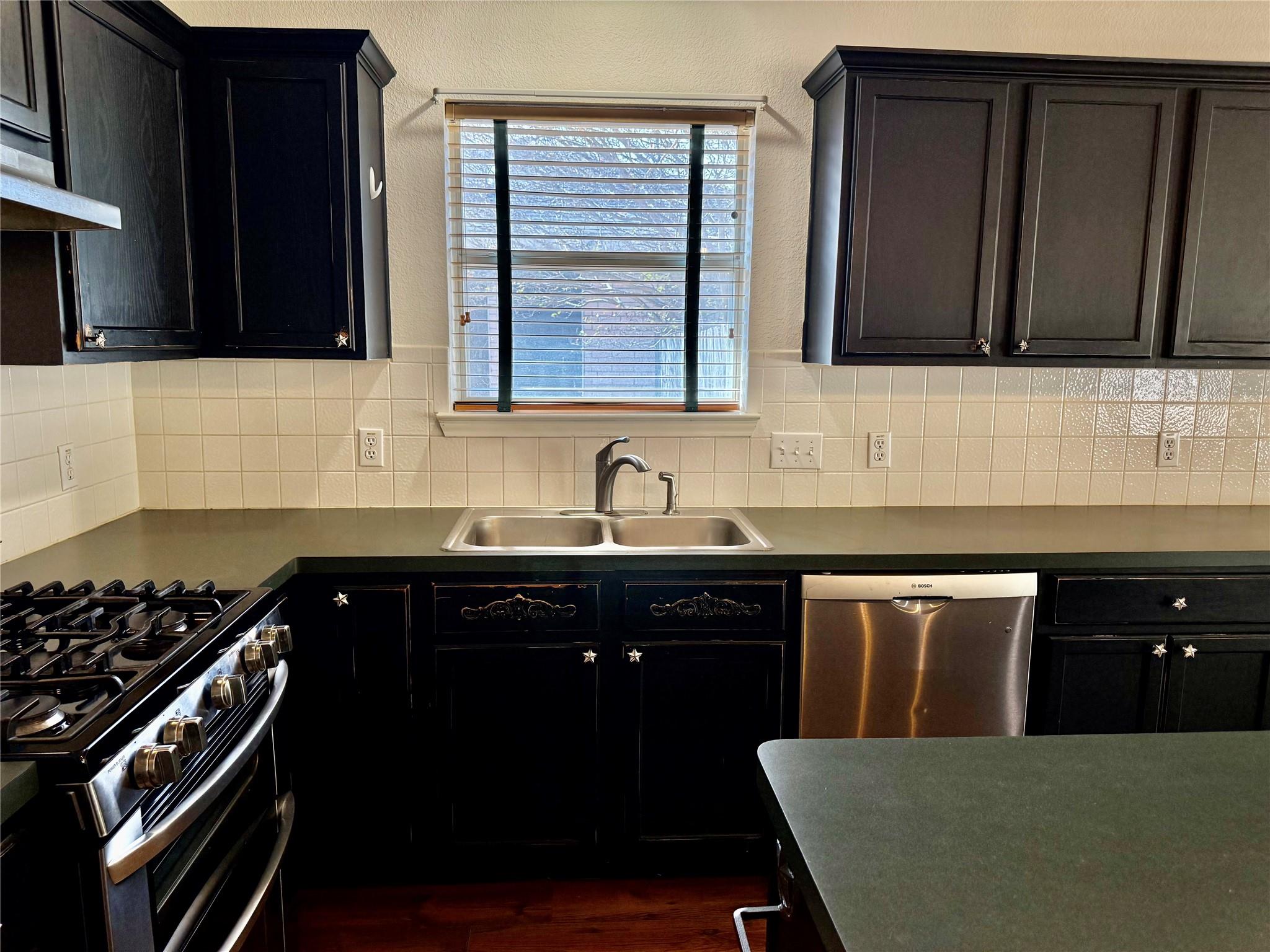 808 Sunflower Dr, Pflugerville, TX 78660