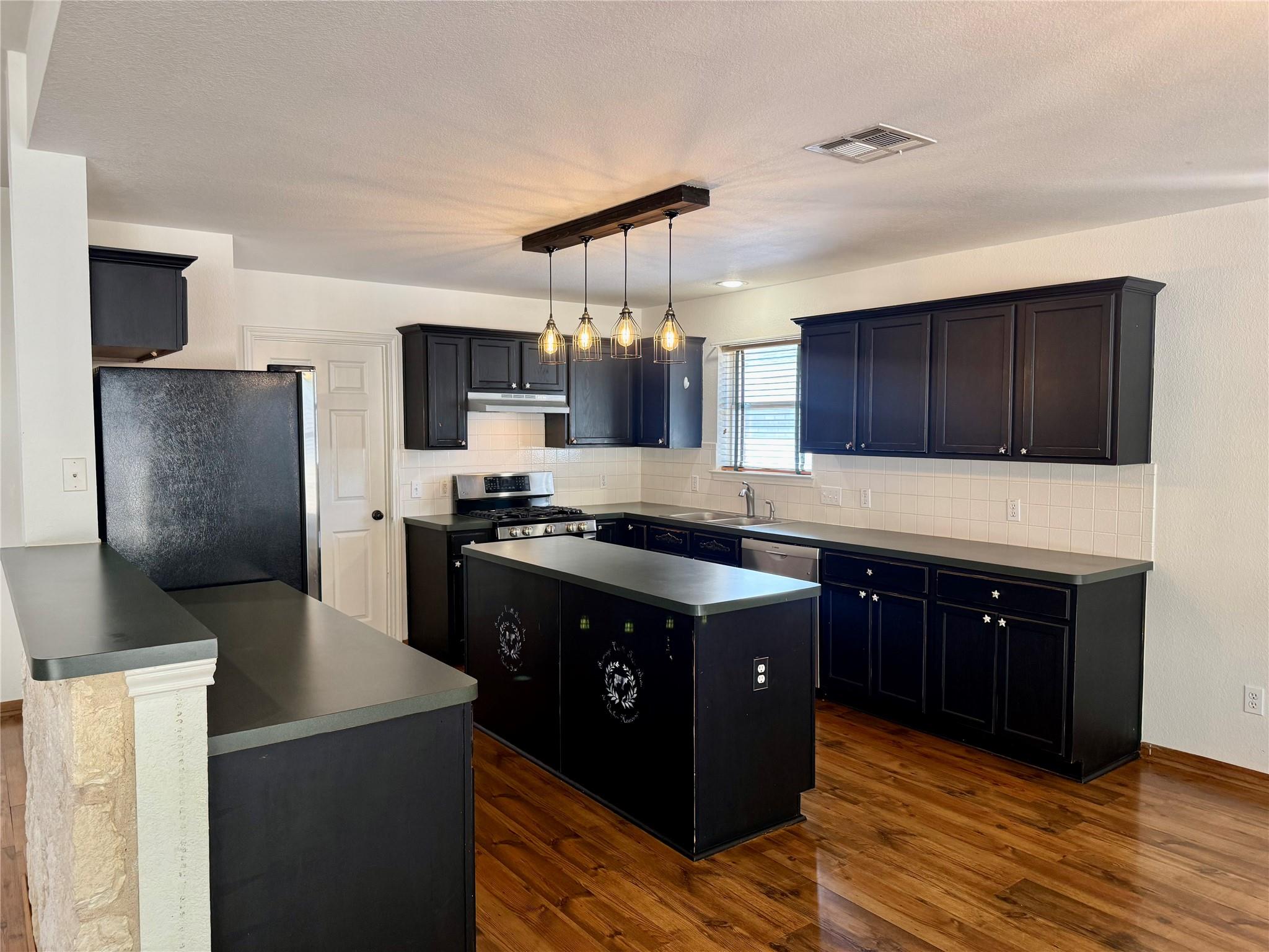 808 Sunflower Dr, Pflugerville, TX 78660