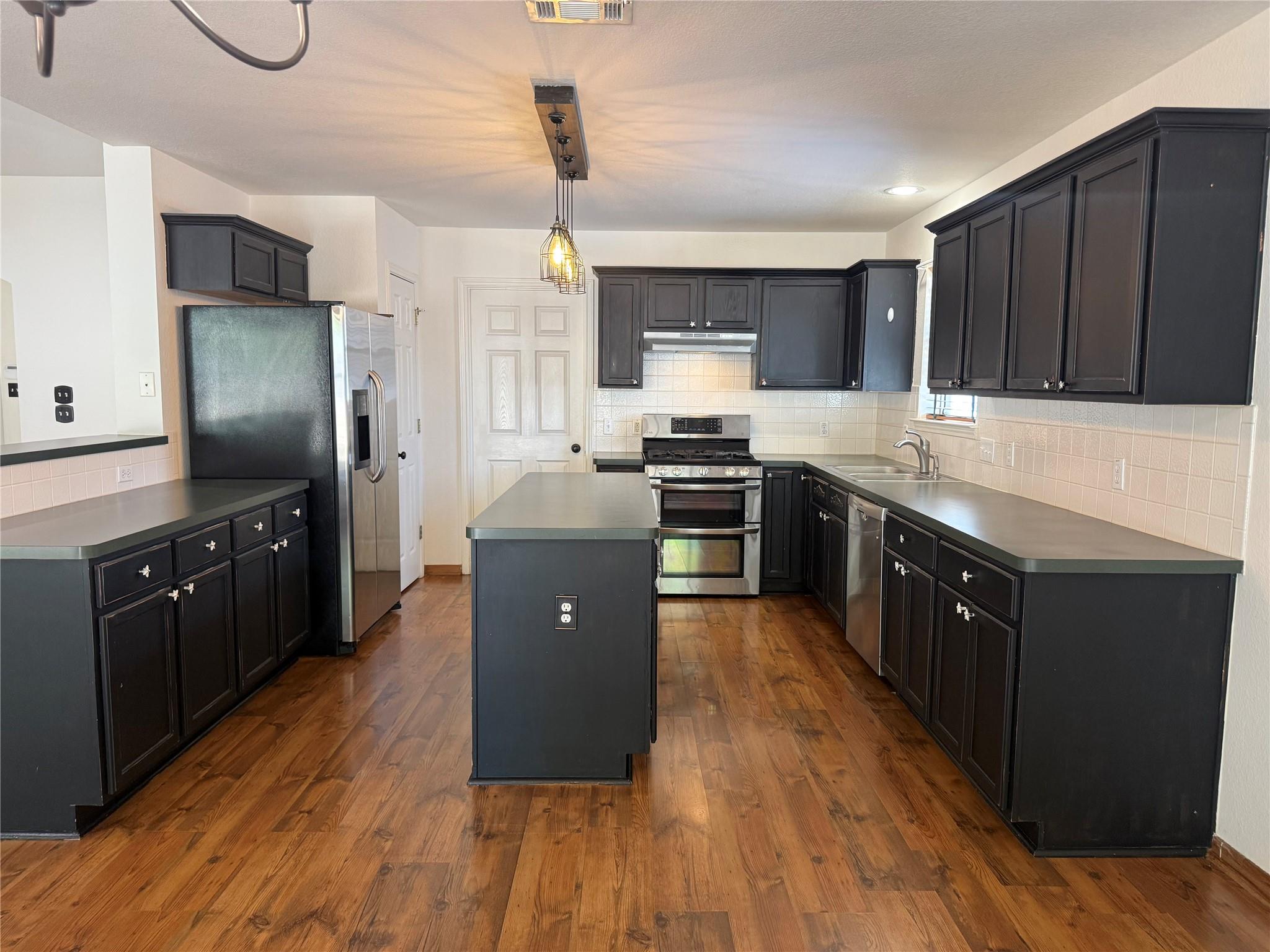 808 Sunflower Dr, Pflugerville, TX 78660