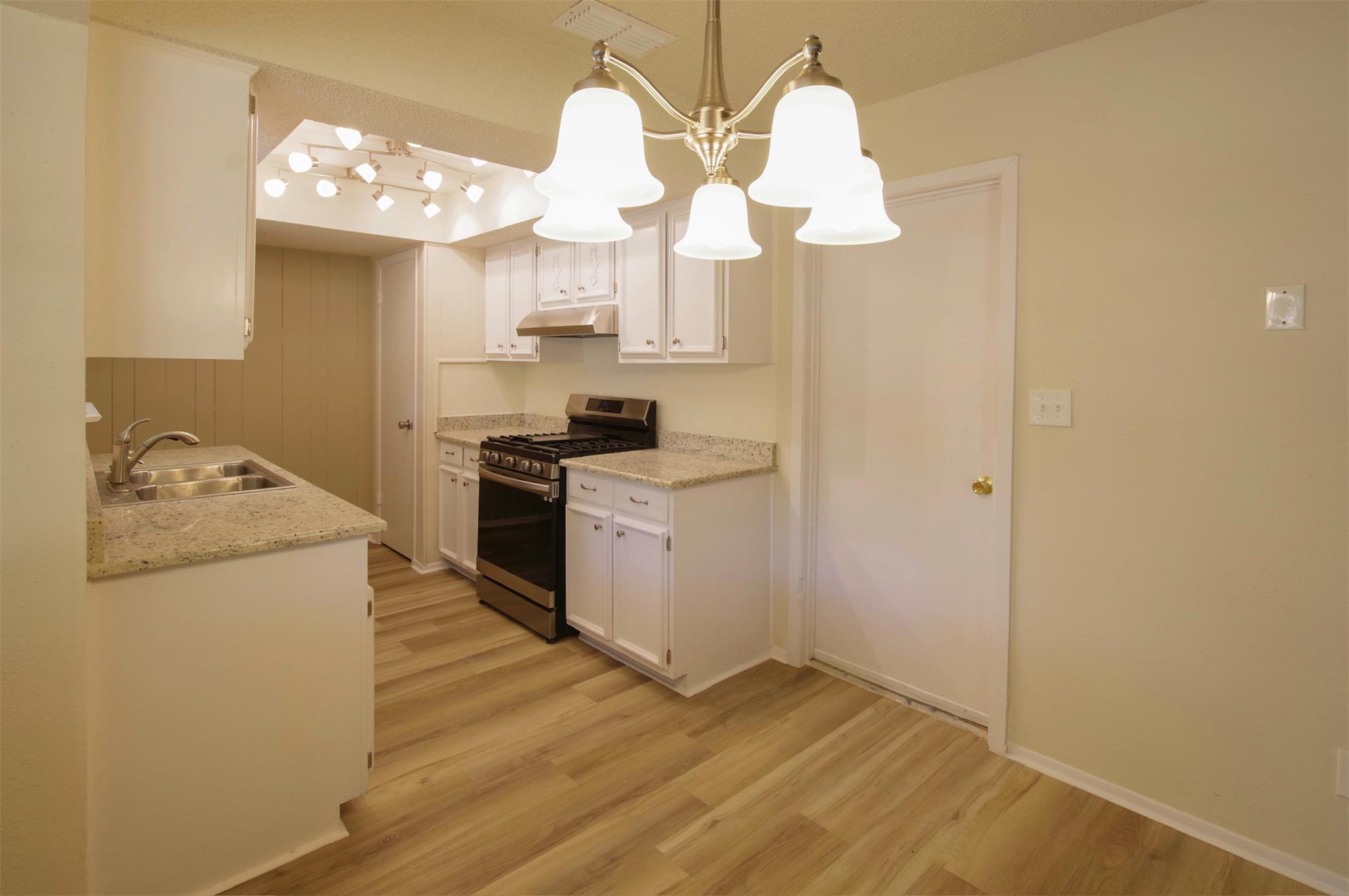 9801 Ochiltree Dr, Austin, TX 78753