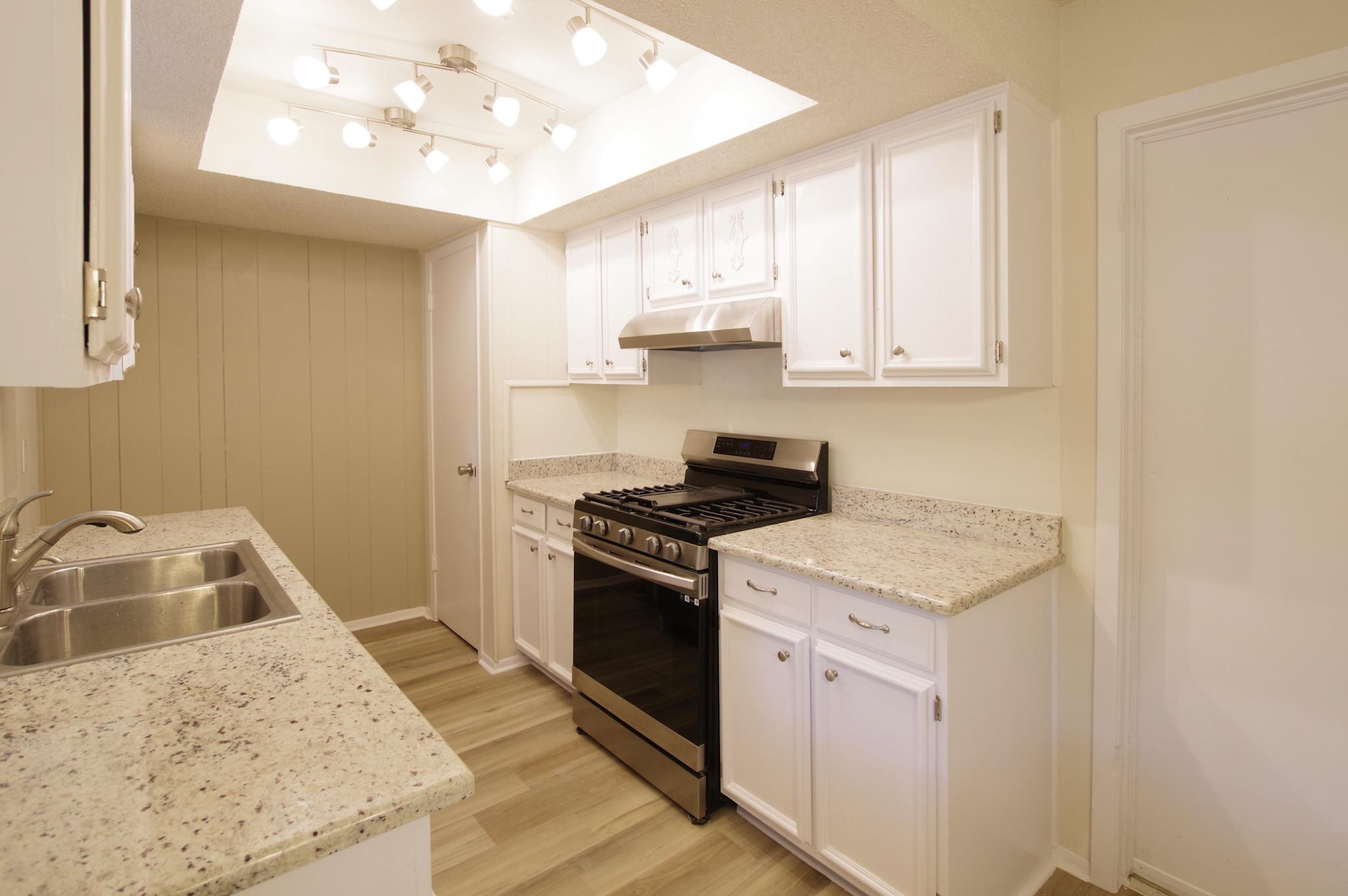 9801 Ochiltree Dr, Austin, TX 78753