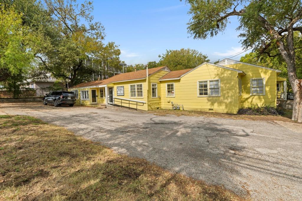 2710 Manor Rd, Austin, TX 78722