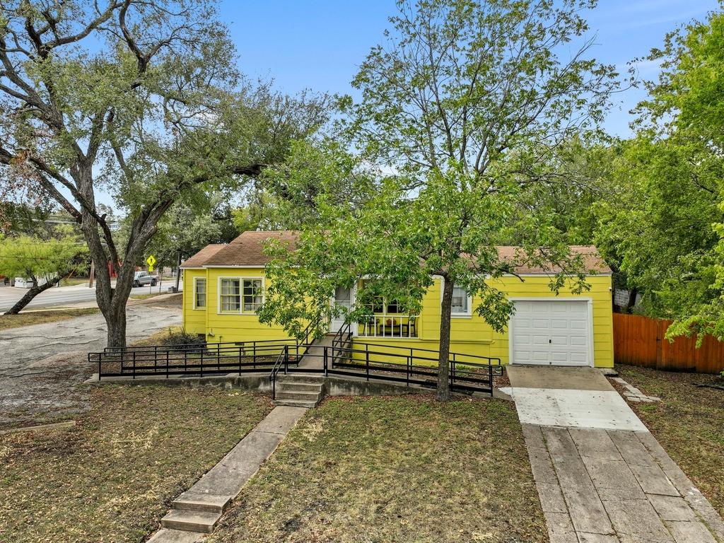 2710 Manor Rd, Austin, TX 78722