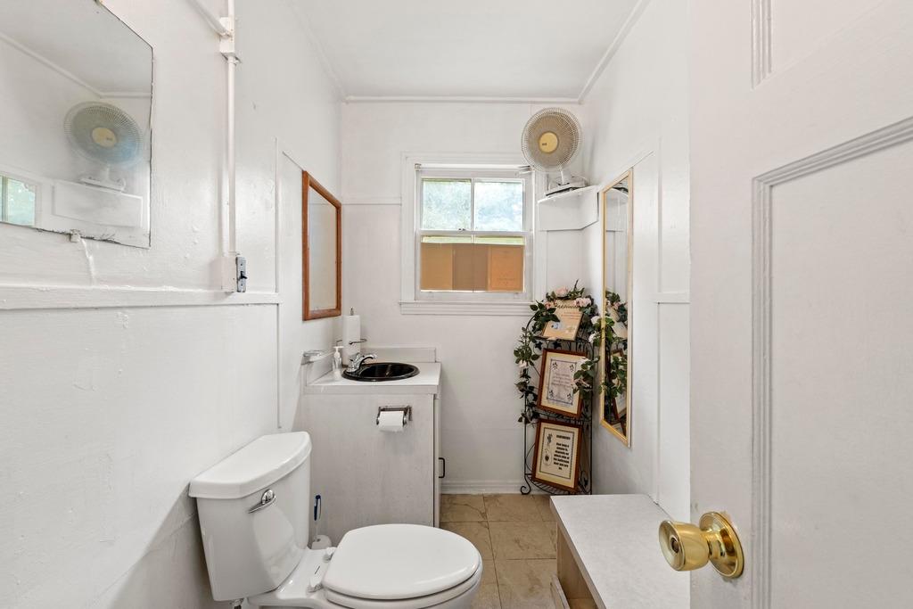 2710 Manor Rd, Austin, TX 78722