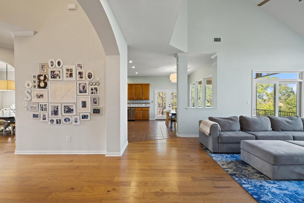 19200 White Horse Cv, Spicewood, TX 78669