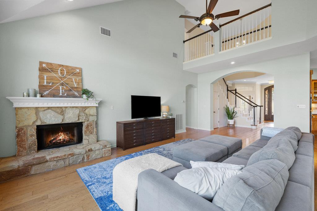 19200 White Horse Cv, Spicewood, TX 78669