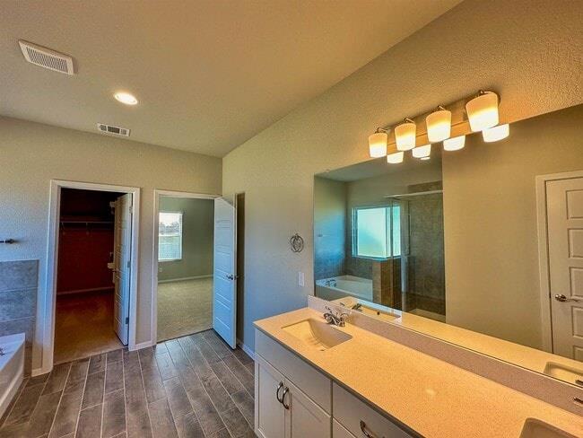 140 Keltic Dr, Kyle, TX 78640