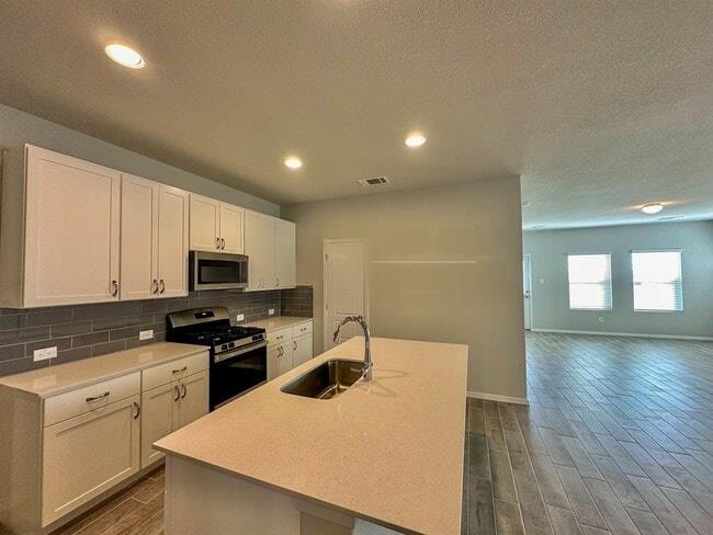 140 Keltic Dr, Kyle, TX 78640