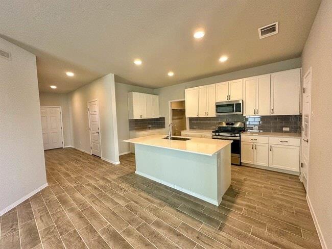 140 Keltic Dr, Kyle, TX 78640