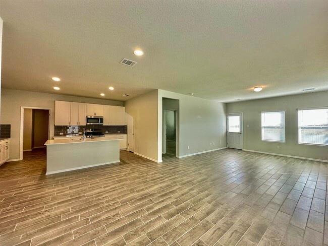 140 Keltic Dr, Kyle, TX 78640