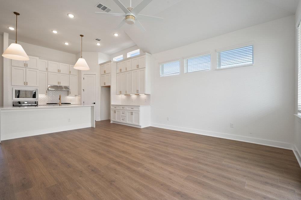 365 San Saba Dr, Buda, TX 78610