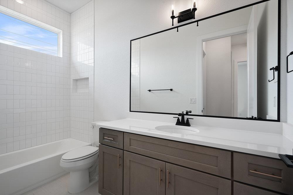 365 San Saba Dr, Buda, TX 78610