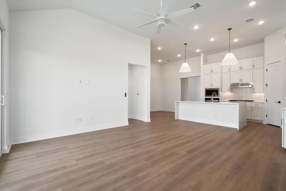 365 San Saba Dr, Buda, TX 78610