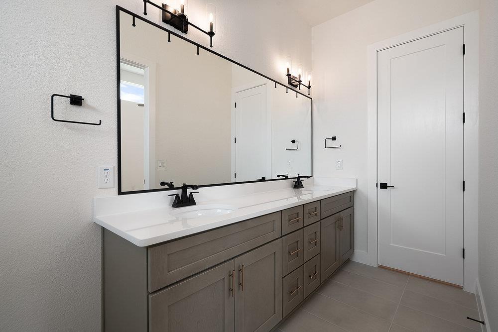 365 San Saba Dr, Buda, TX 78610