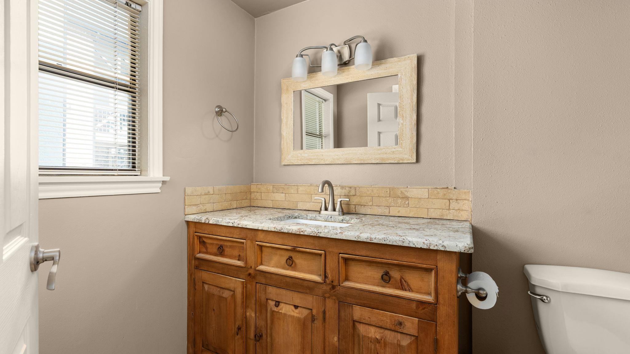 807 W 25th St # 207, Austin, TX 78705