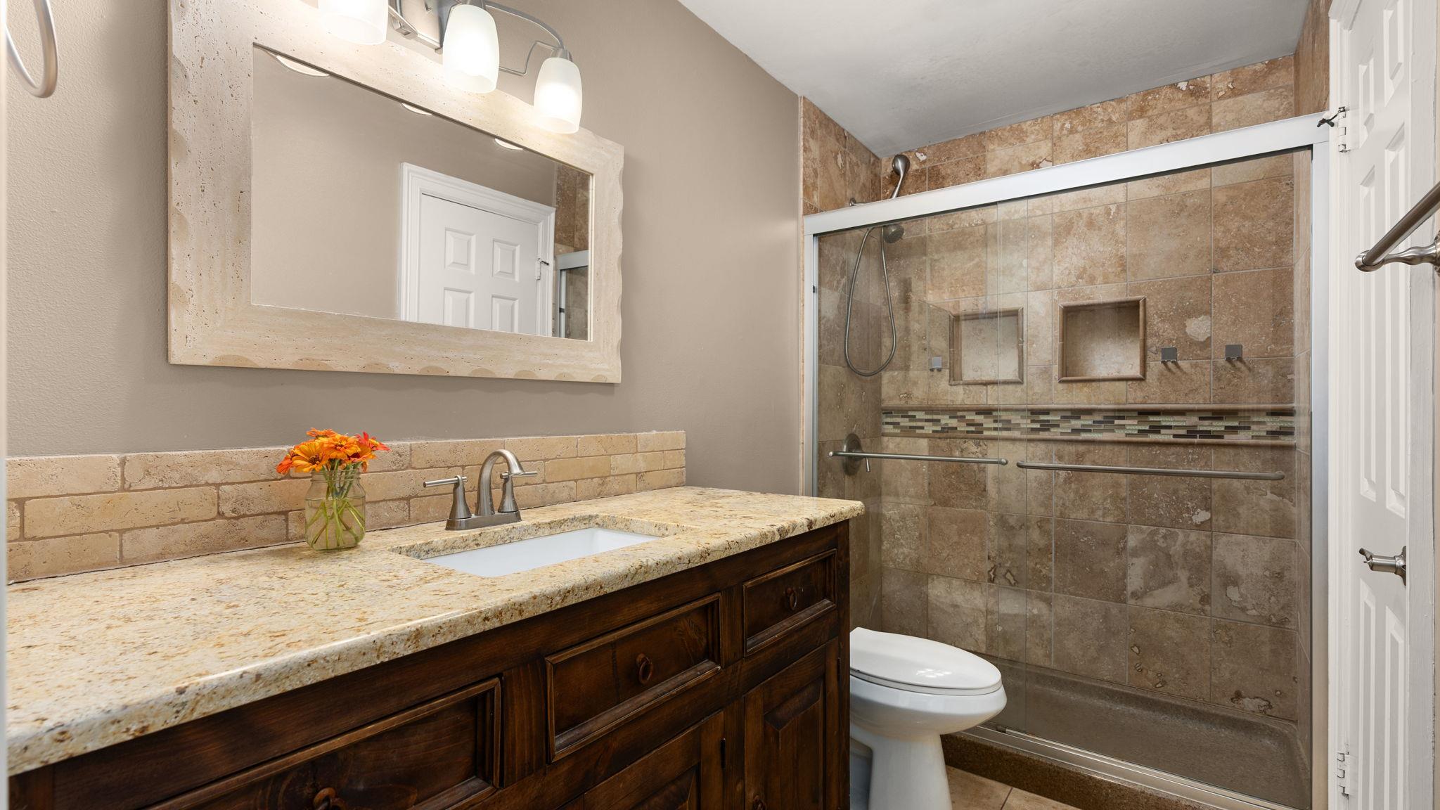 807 W 25th St # 207, Austin, TX 78705