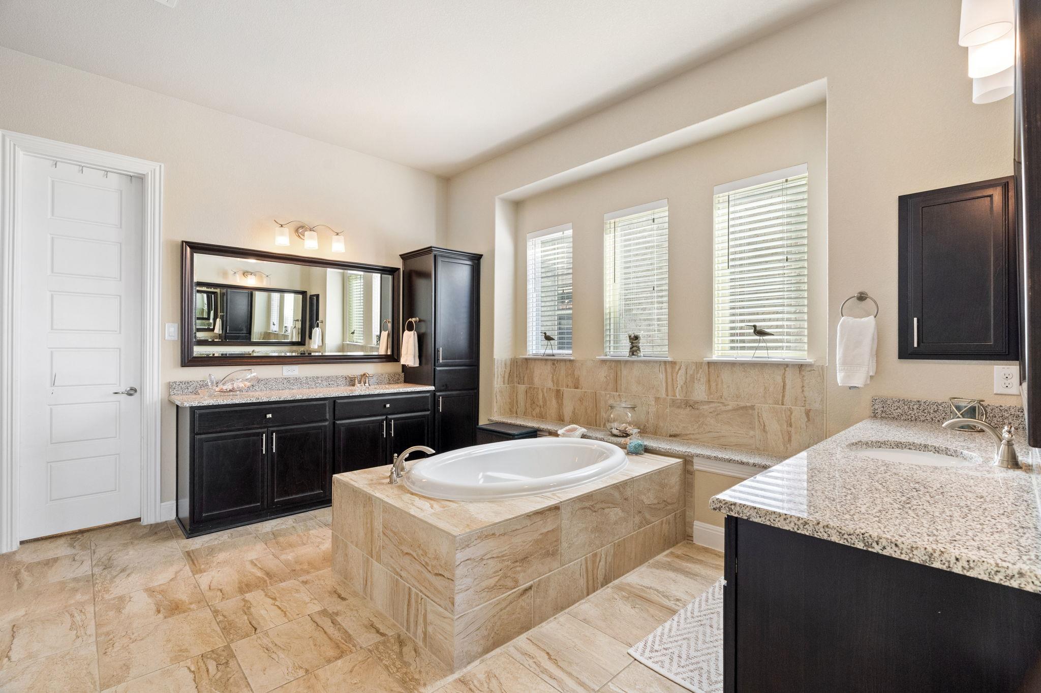 821 Richardson Ln, Leander, TX 78641