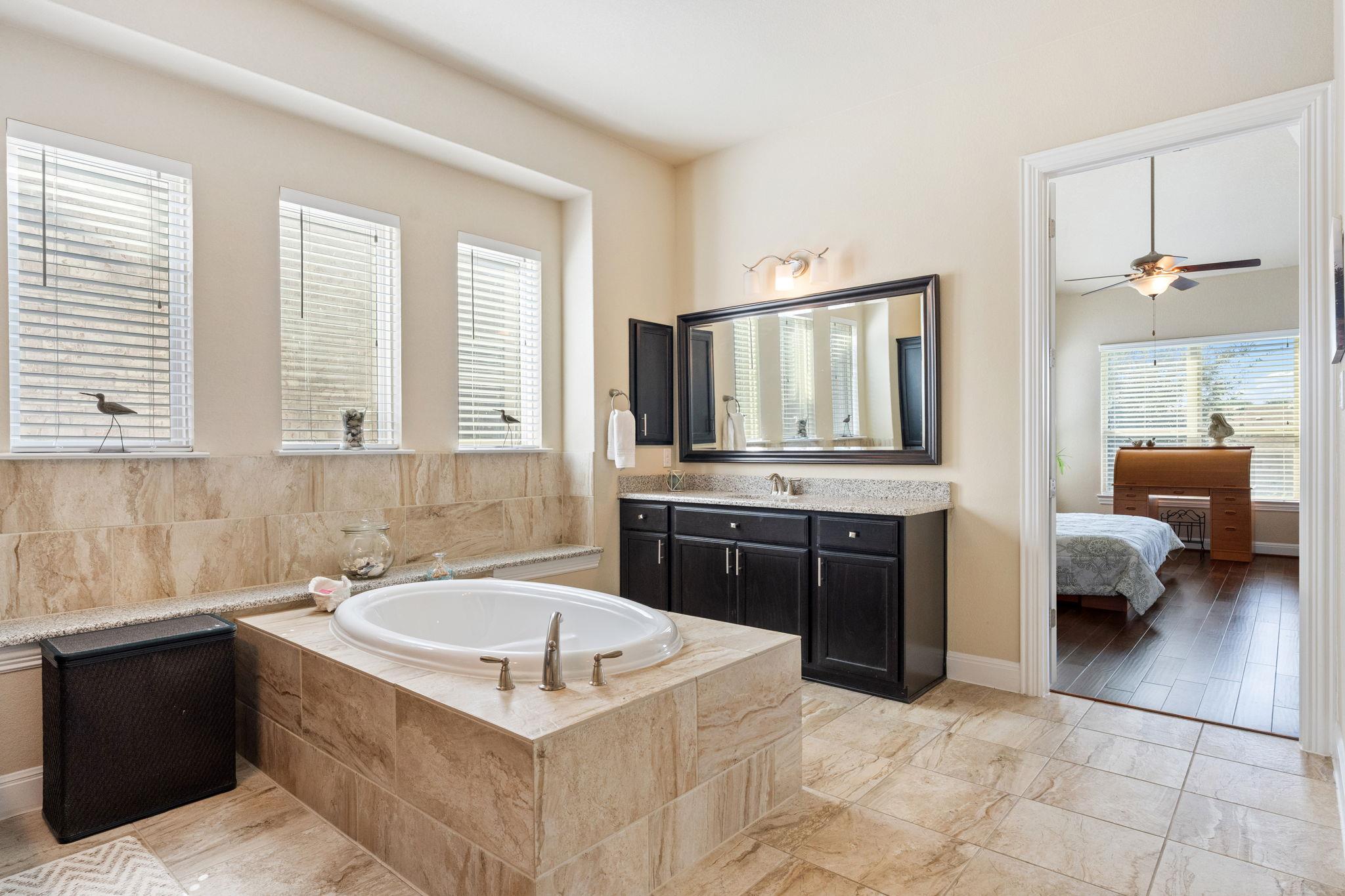 821 Richardson Ln, Leander, TX 78641