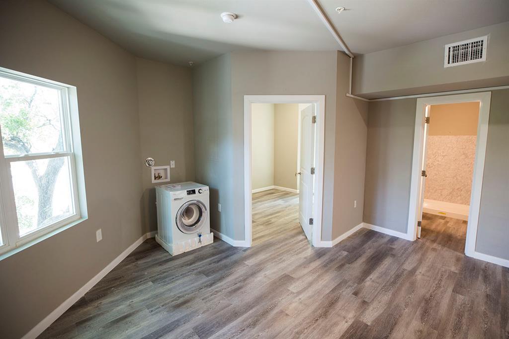 911 W 22nd St # 303, Austin, TX 78705