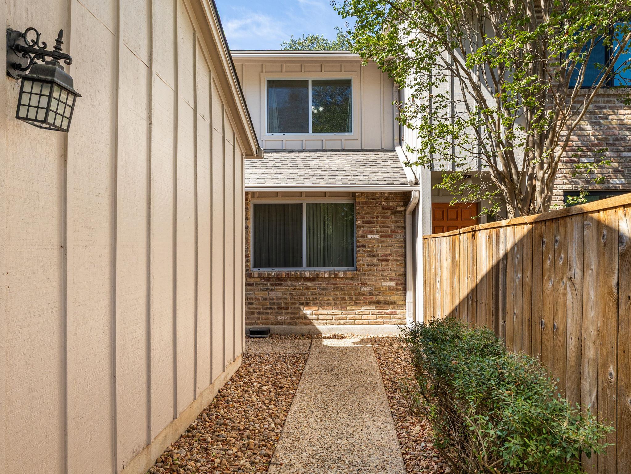 8216 Summer Side Dr, Austin, TX 78759