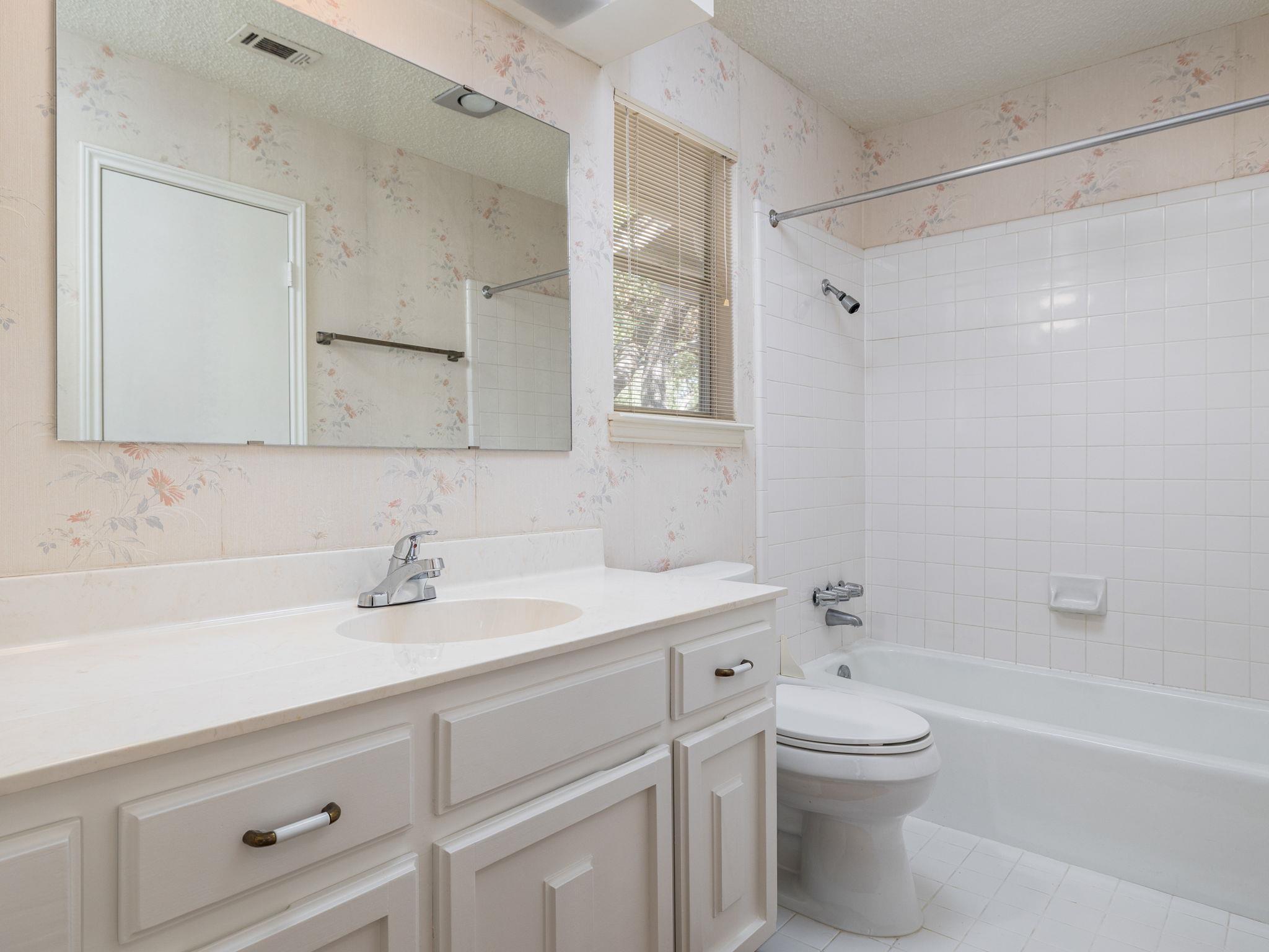 8216 Summer Side Dr, Austin, TX 78759