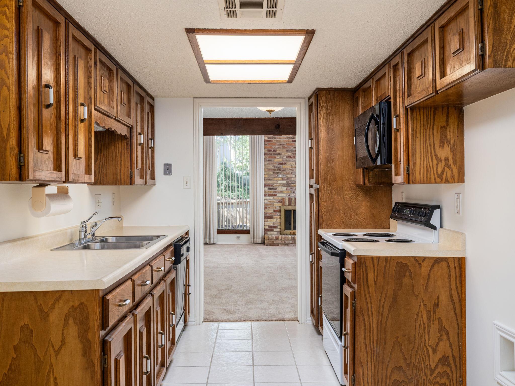 8216 Summer Side Dr, Austin, TX 78759