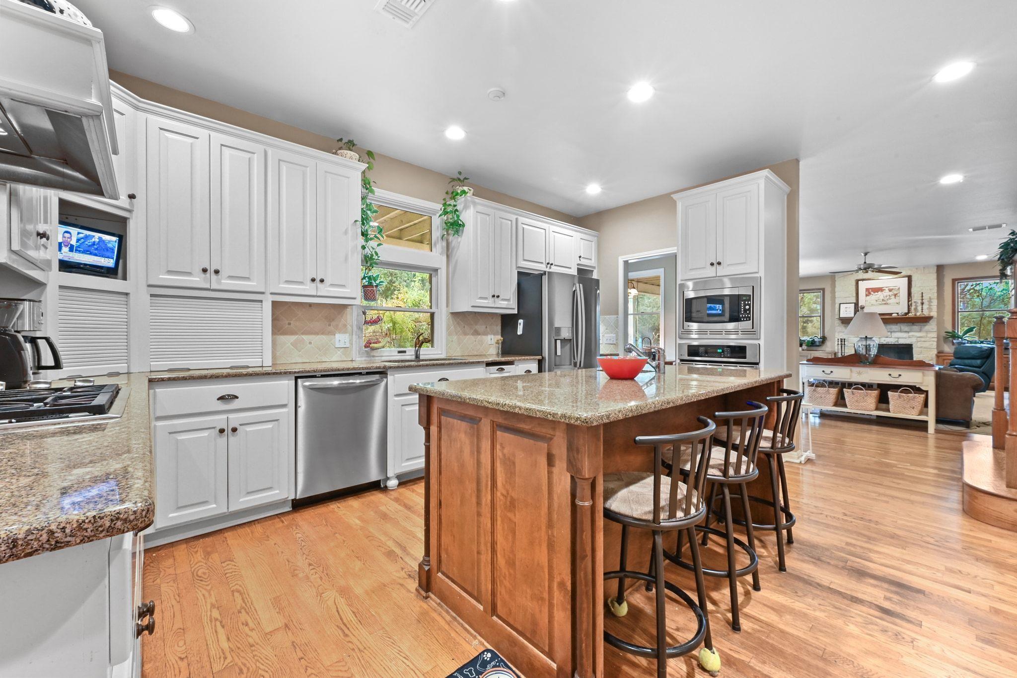 2 Rock Way Cv, Austin, TX 78746