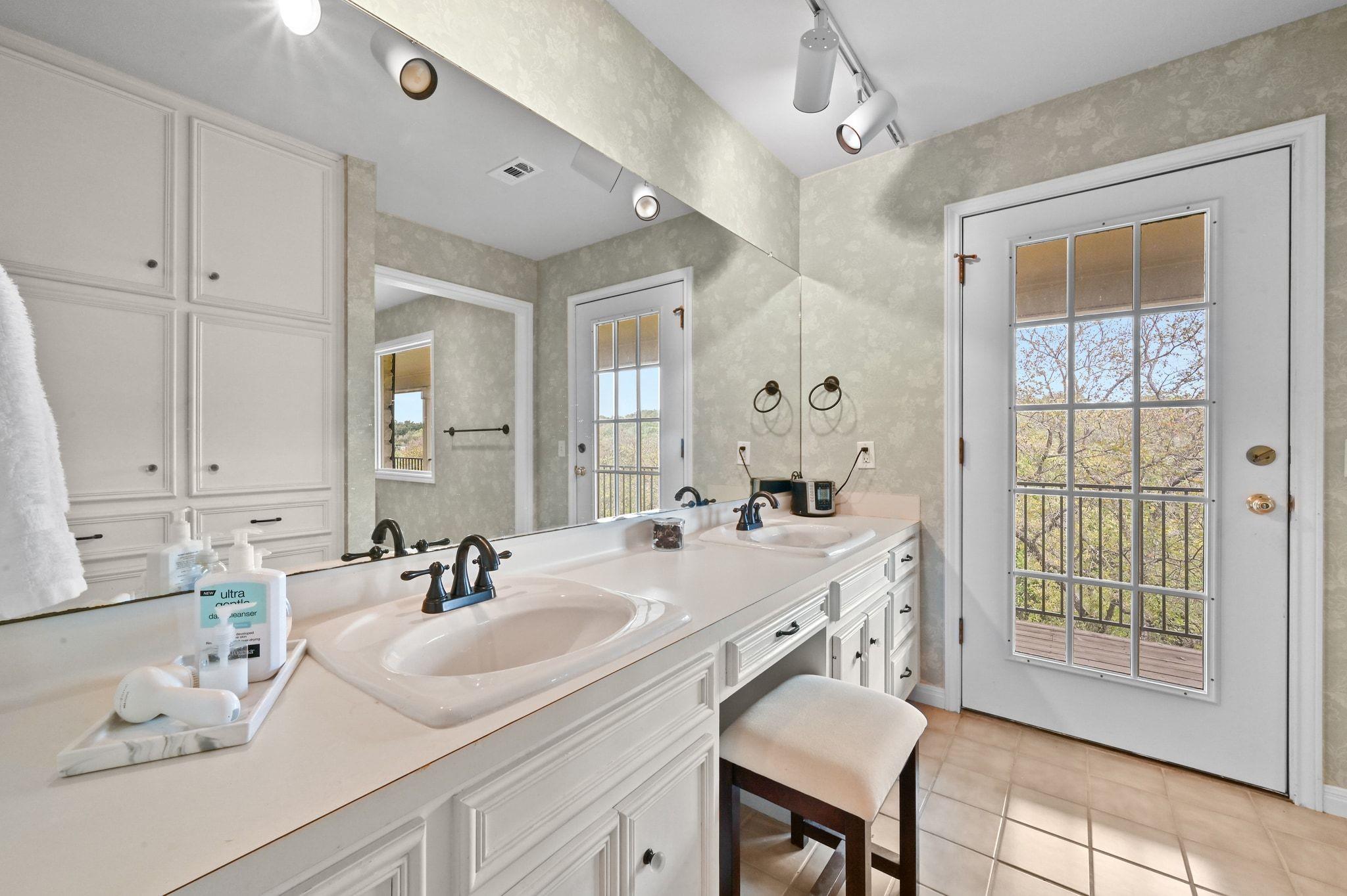 2 Rock Way Cv, Austin, TX 78746