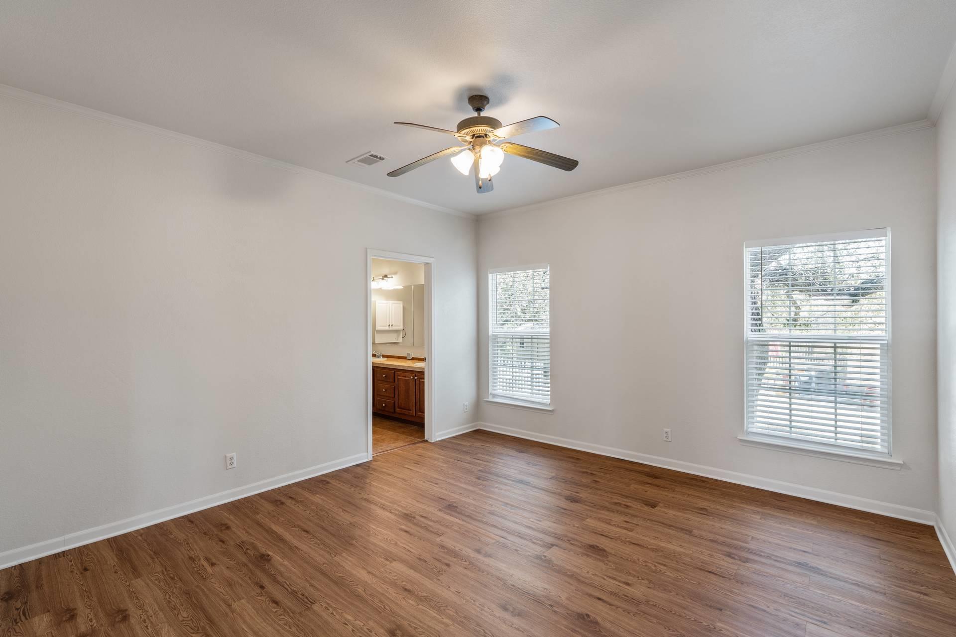 289 Heatherwood Dr, Driftwood, TX 78619