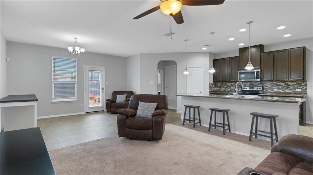 330 New Bridge Dr, Kyle, TX 78640