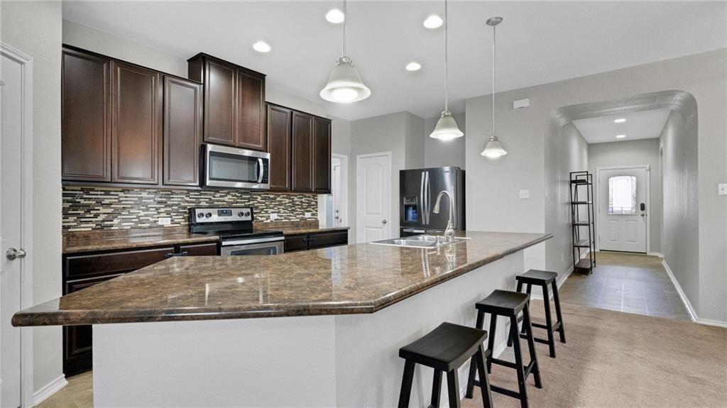 330 New Bridge Dr, Kyle, TX 78640