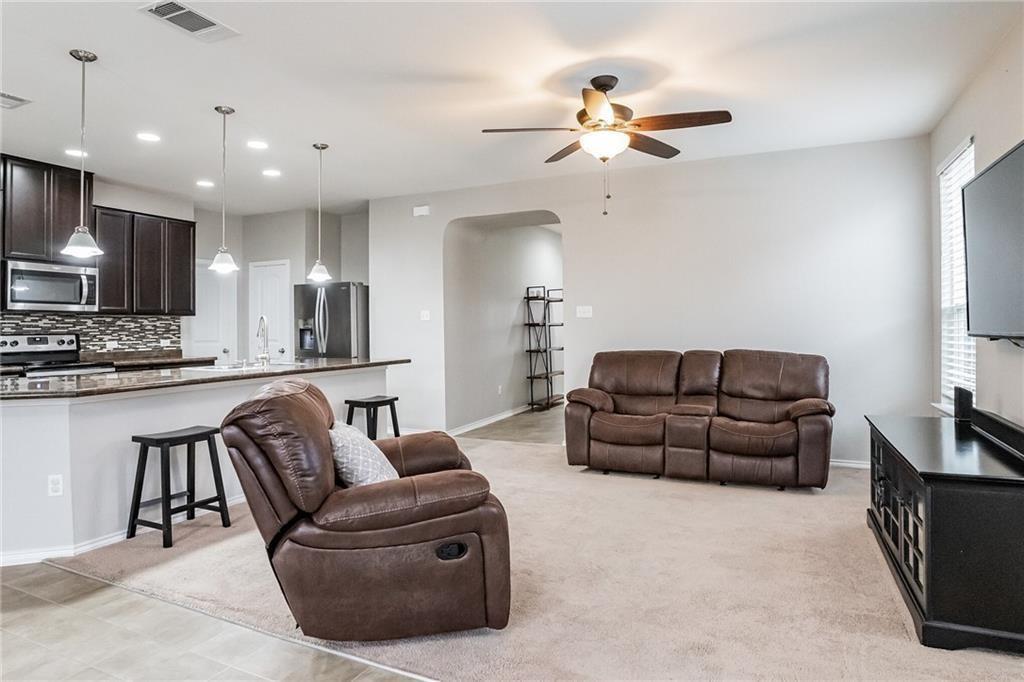 330 New Bridge Dr, Kyle, TX 78640