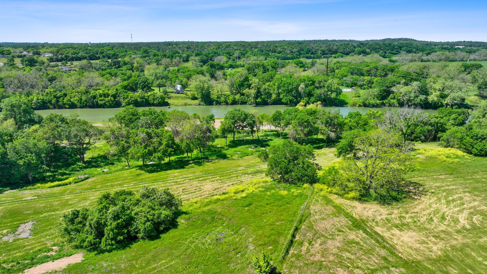 663 SH 230 Loop, Smithville, TX 78957