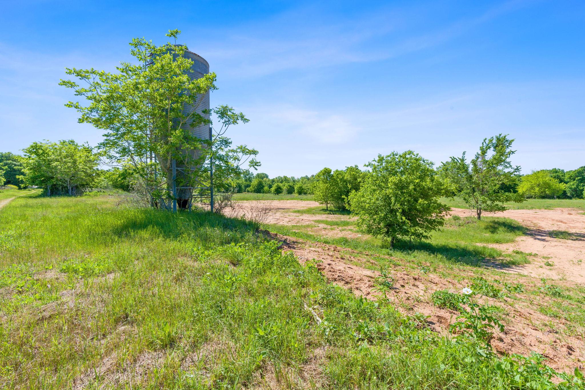 665 SH 230 Loop, Smithville, TX 78957
