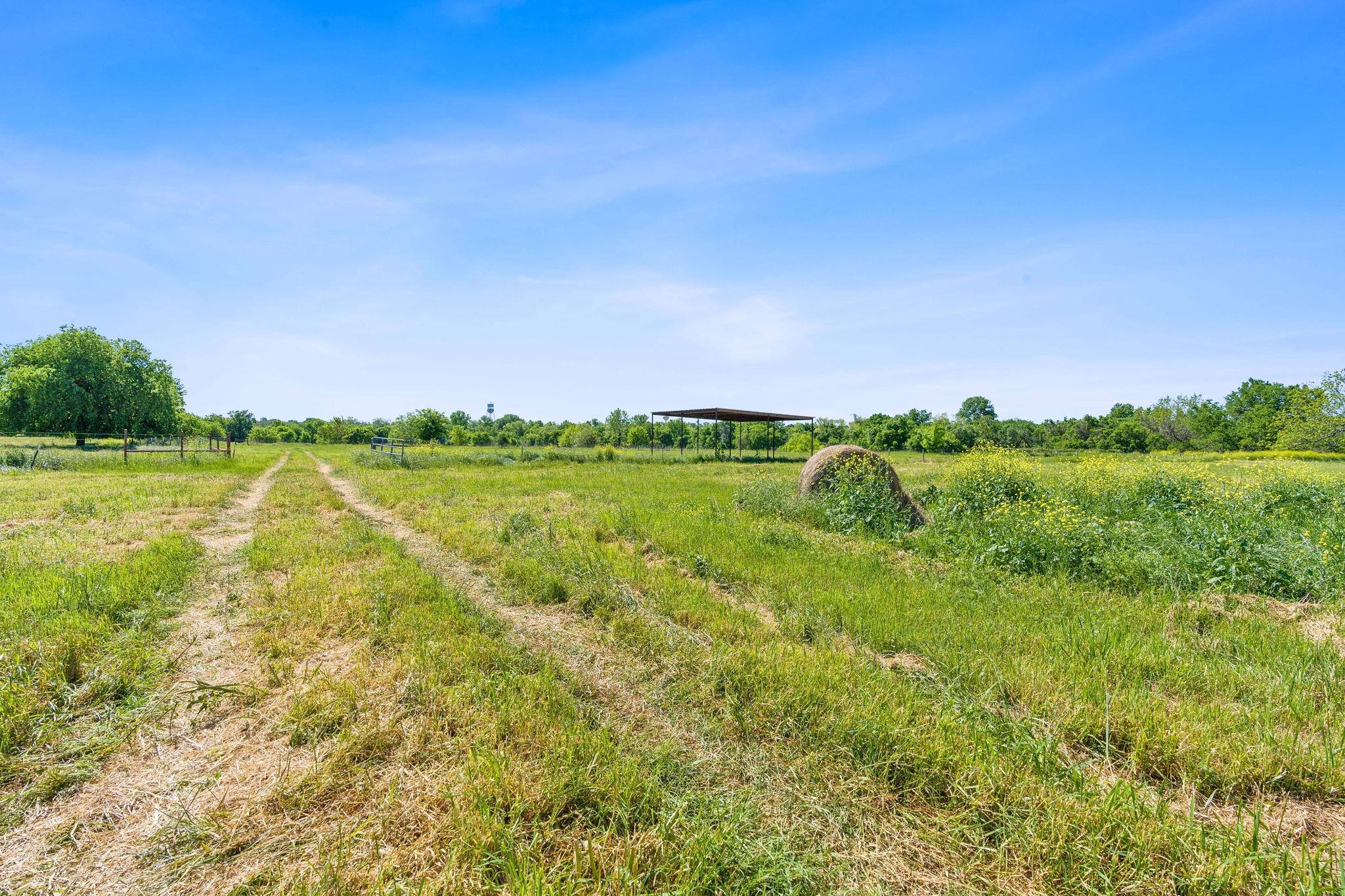 663 SH 230 Loop, Smithville, TX 78957
