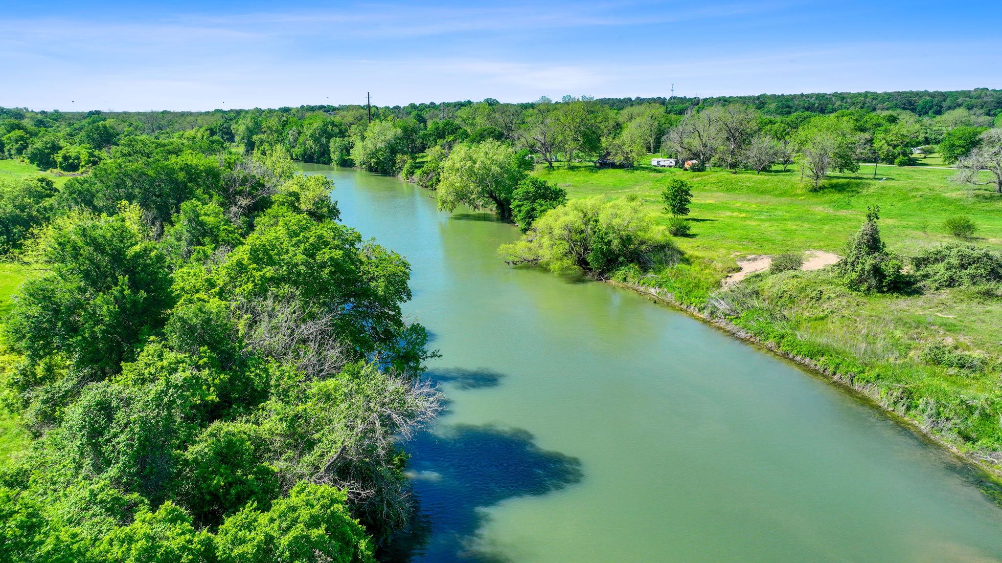 663 SH 230 Loop, Smithville, TX 78957