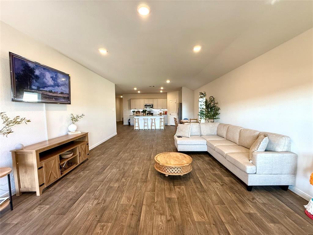 307 Abbey Ln, Lockhart, TX 78644