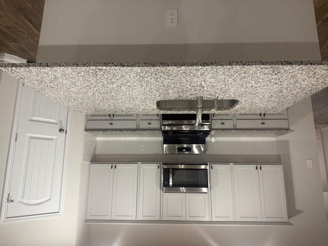 307 Abbey Ln, Lockhart, TX 78644