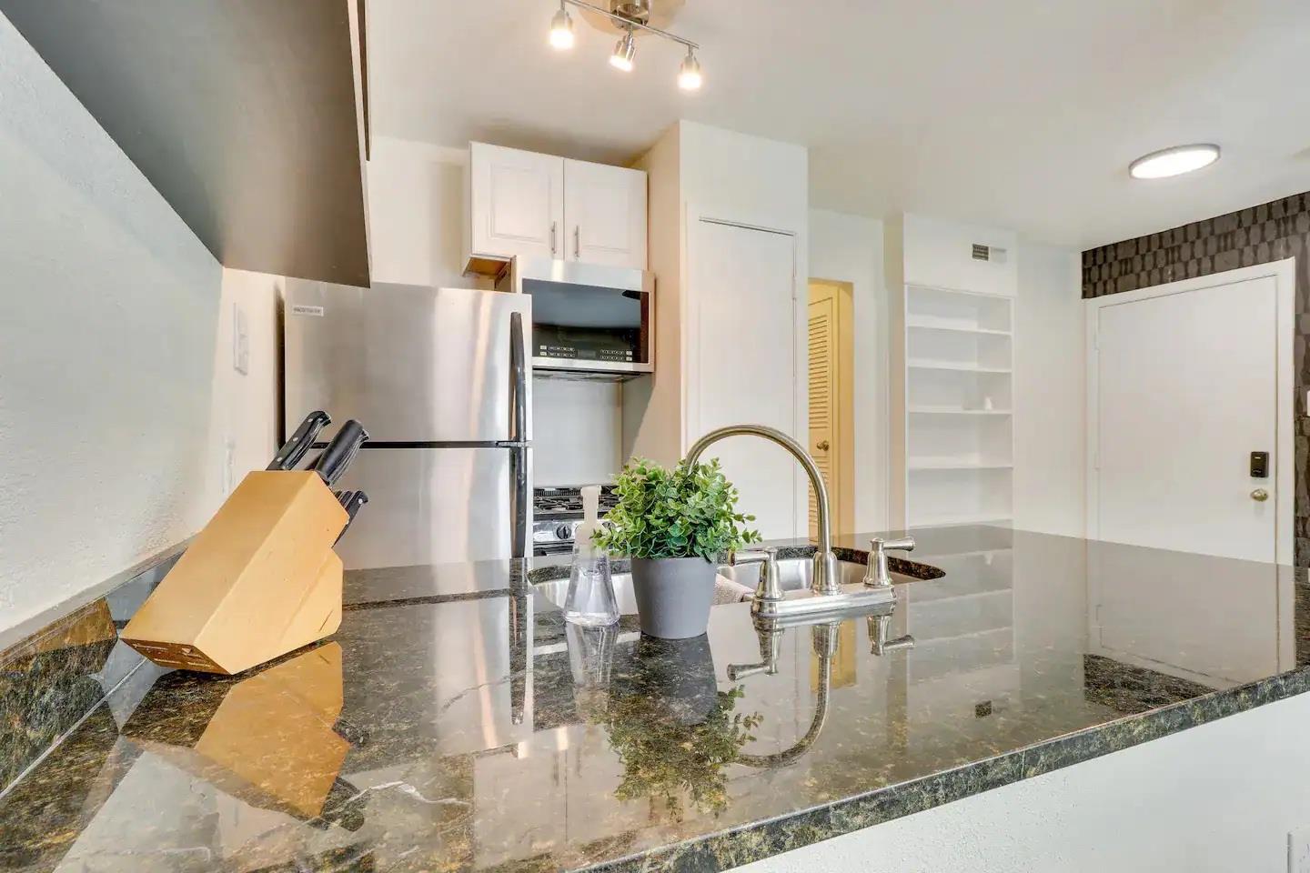 2401 Manor rd # 129, Austin, TX 78722