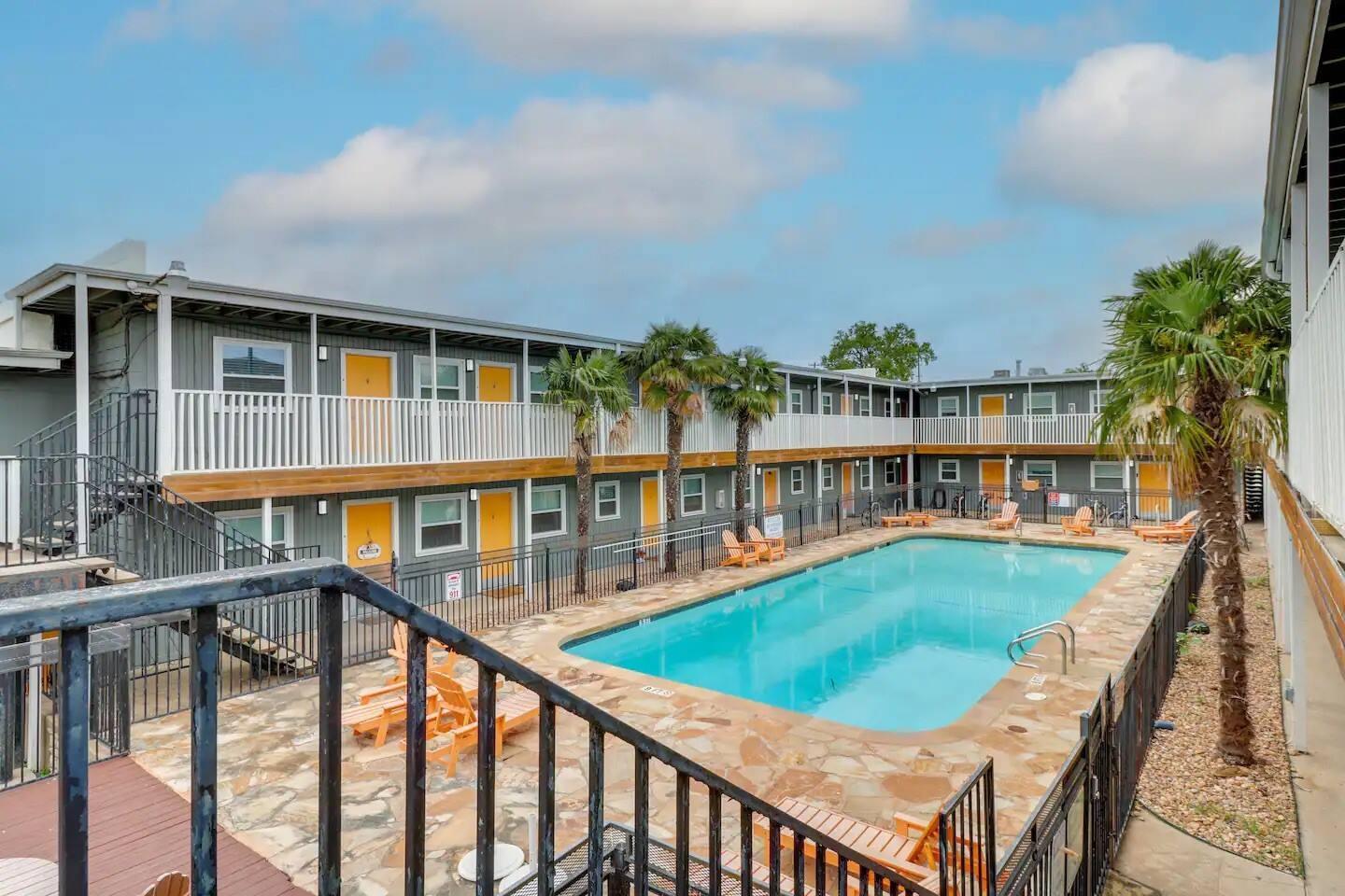 2401 Manor rd # 129, Austin, TX 78722