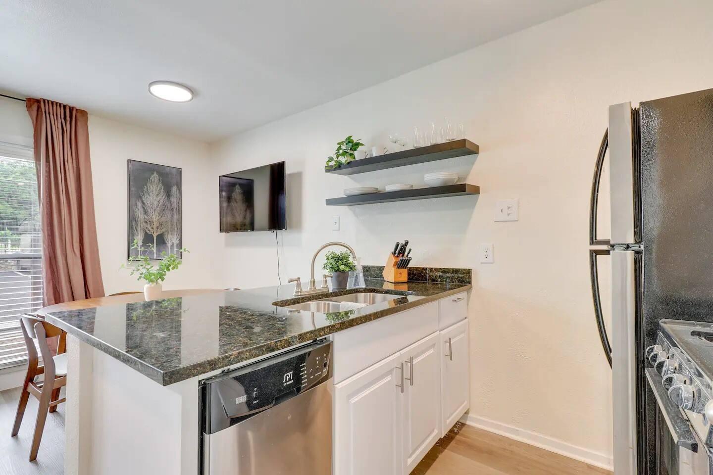 2401 Manor rd # 129, Austin, TX 78722