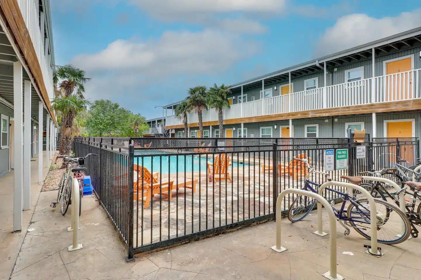 2401 Manor rd # 129, Austin, TX 78722