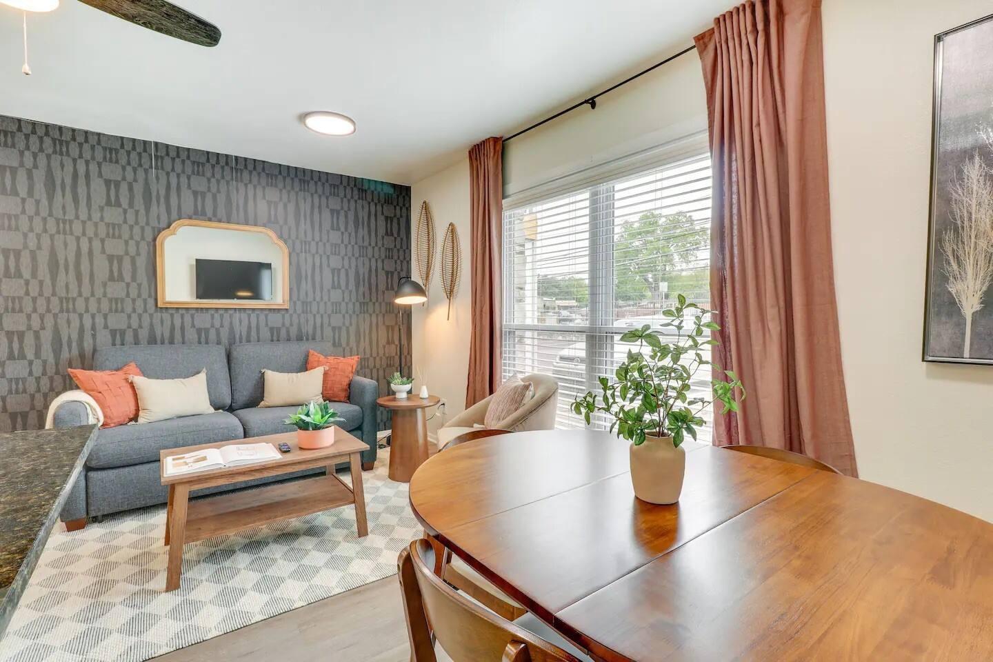 2401 Manor rd # 129, Austin, TX 78722