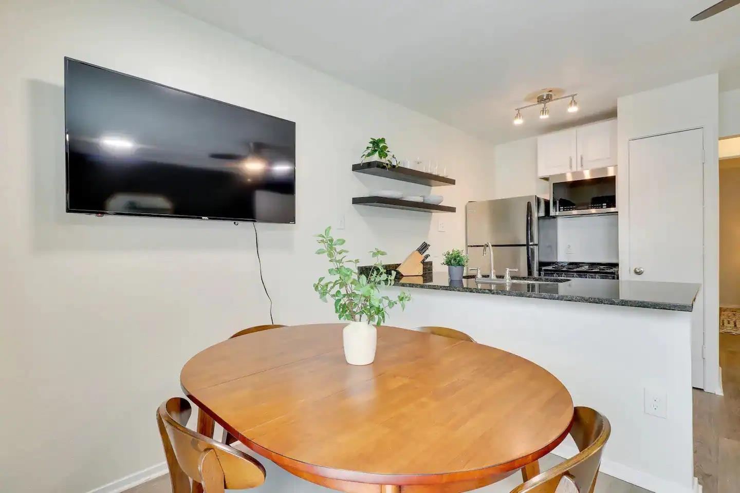 2401 Manor rd # 129, Austin, TX 78722