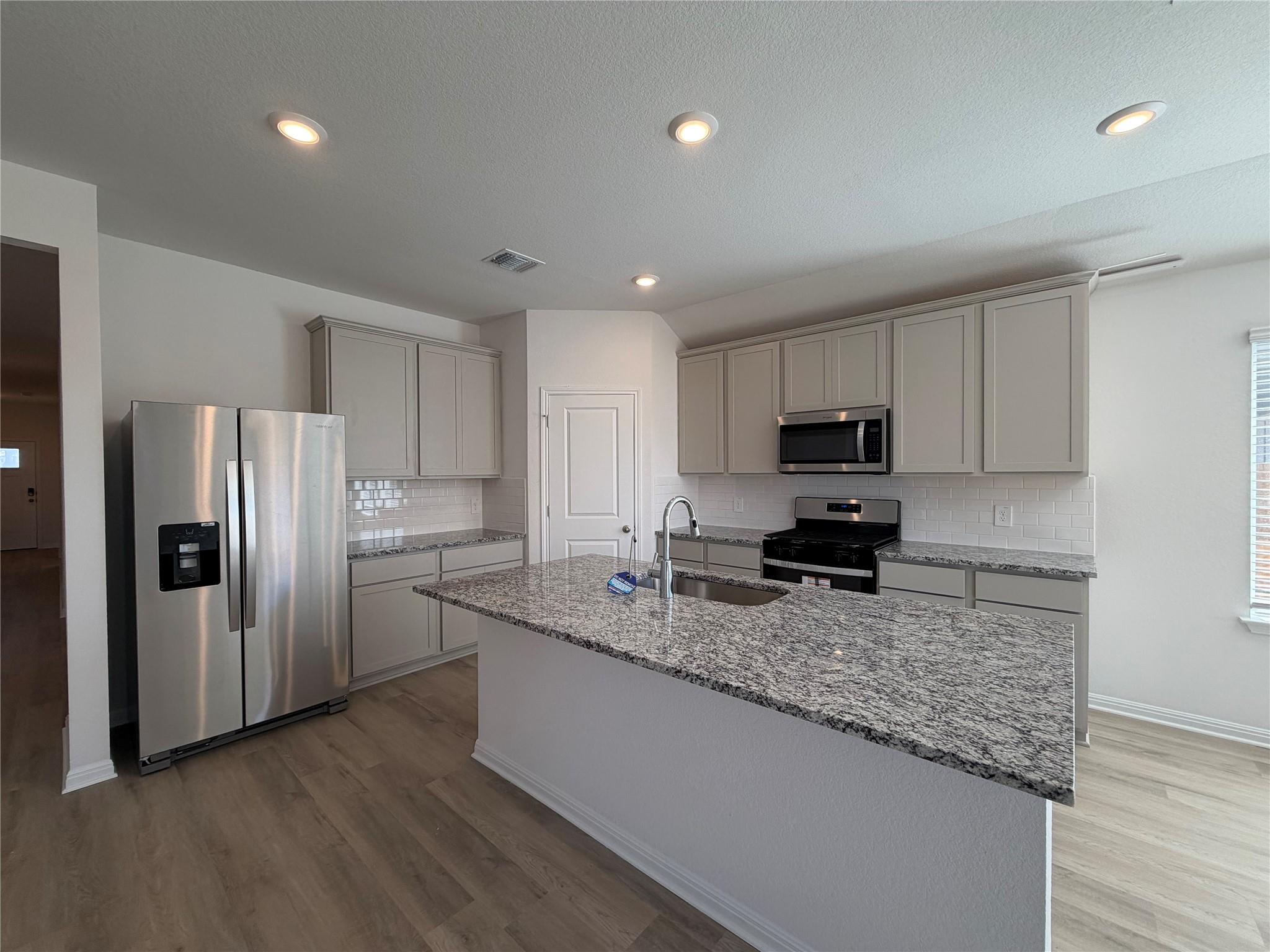 106 Holmby Dr, Hutto, TX 78634