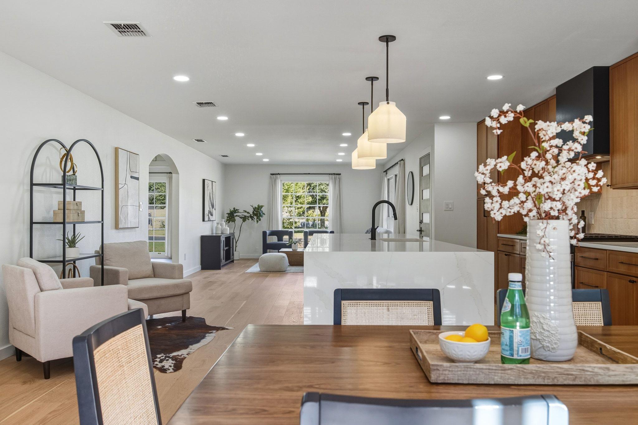 1811 Rogge Ln, Austin, TX 78723