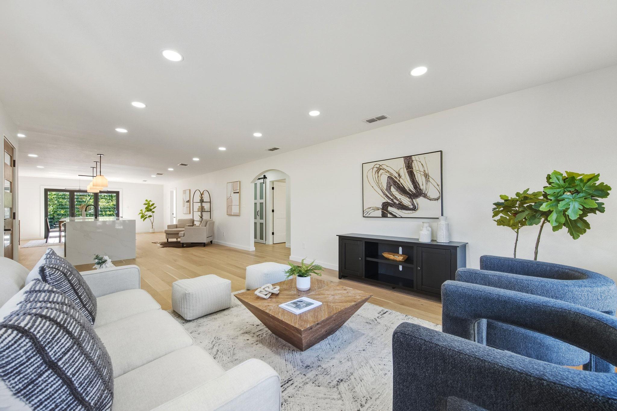 1811 Rogge Ln, Austin, TX 78723